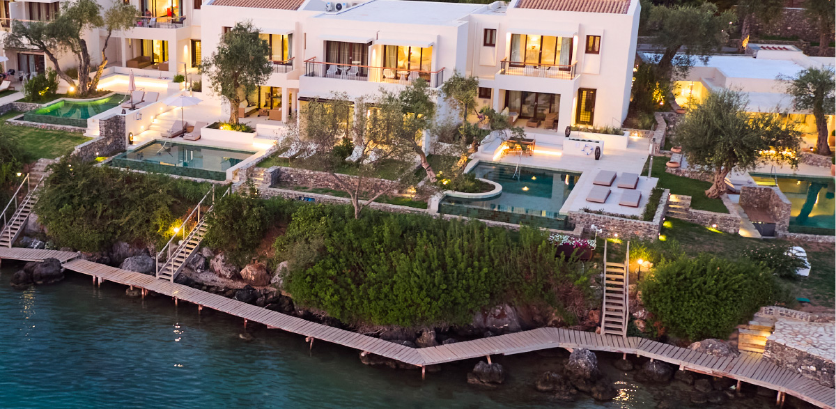 01-three-bedroom-beachfront-villa-private-pool-deluxe-accommodation