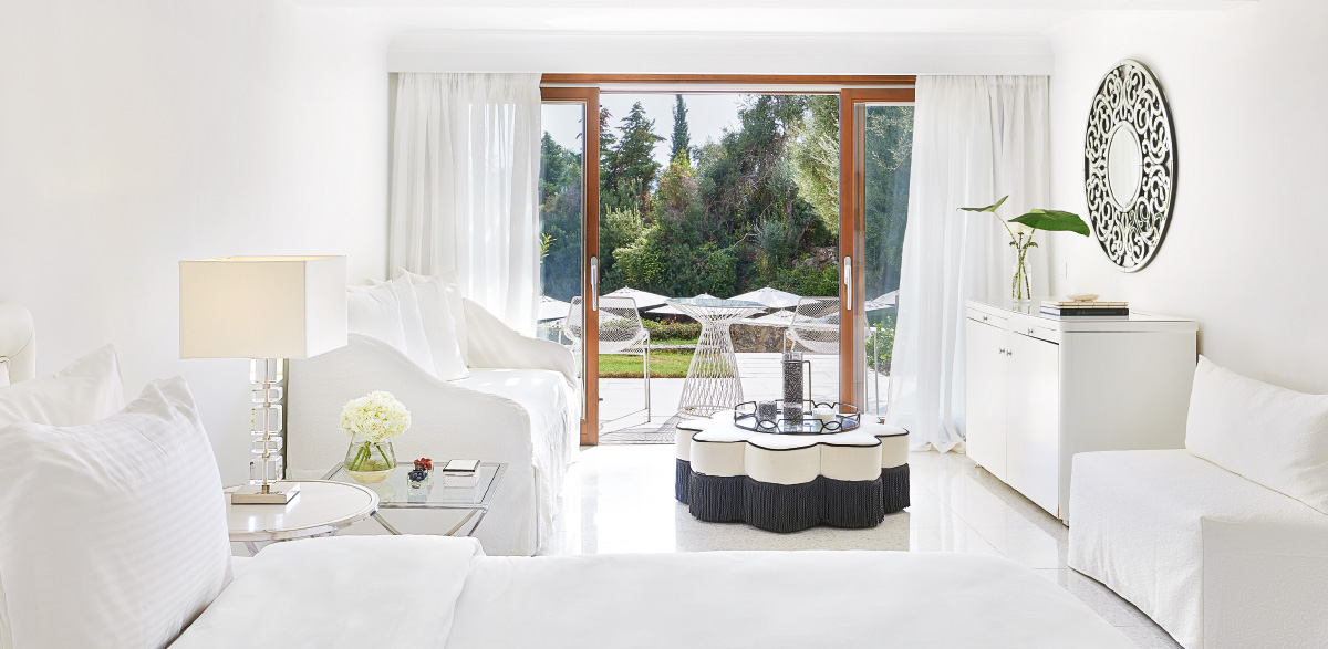03-three-bedroom-beachfront-villa-private-pool-white-interior