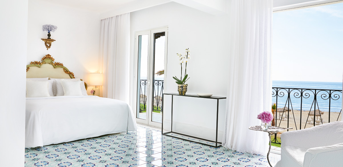 04-caramel-three-bedroom-luxury-villa-direct-access-to-the-beach-fir